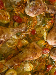 Una foto de Muslos de pollo a mi estilo en el horno muy fácil