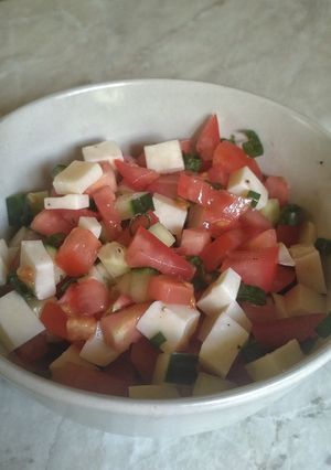 Paradicsom alapú saláta recept fotója