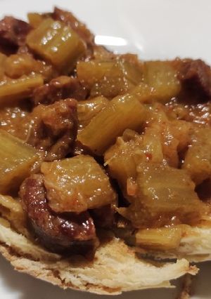 Una foto de Guiso de Cardo con salchichón🍲