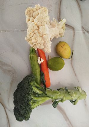 عکسی از دستور خوراک سبزیجات بخارپز با لیمو و زردچوبه