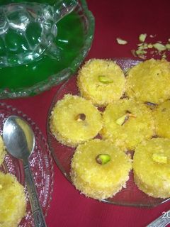 फ्रेश कोकोनट बर्फी        (Fresh Coconut Burfi recipe in hindi) रेसिपी मुख्य फोटो