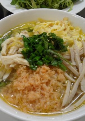 Hình của món Bún thang.