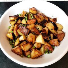 A picture of My Sautèed mini Potatoes + Petite Pois😉.