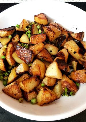 A picture of My Sautèed mini Potatoes + Petite Pois😉.