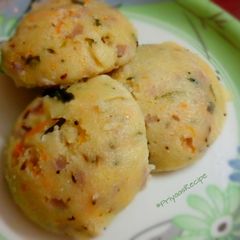 A picture of Rava Idli.