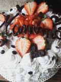 Torta con crema stracciatella, panna e fragole.. per te mamma😍
