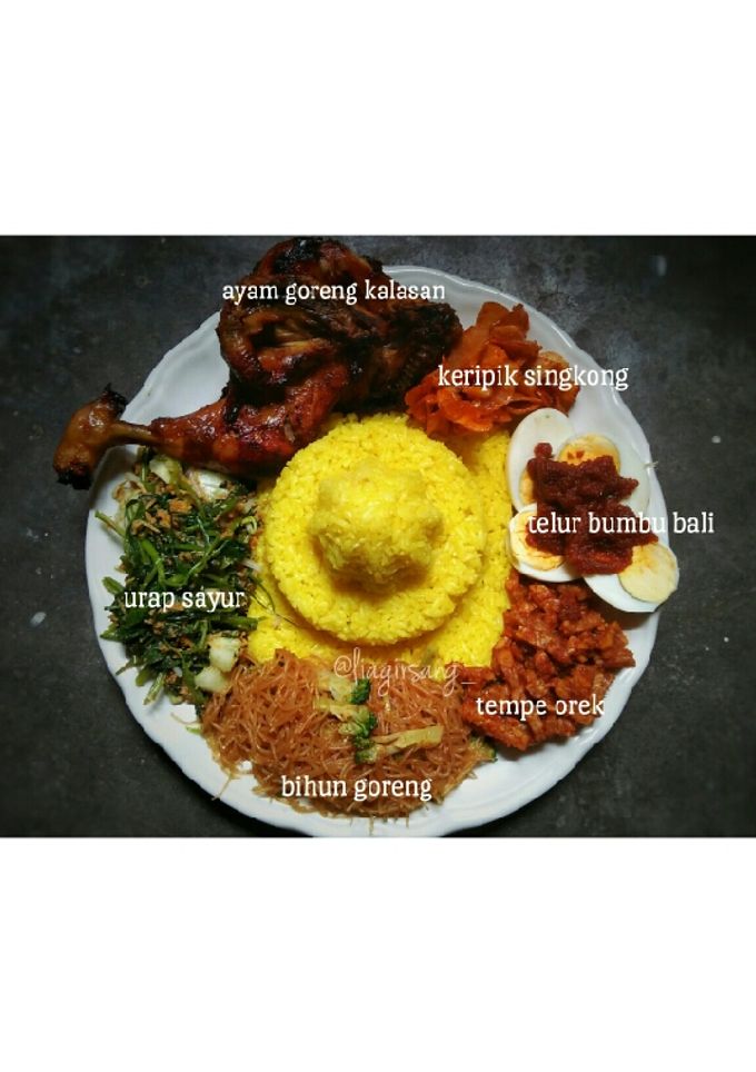 Foto resep Nasi Kuning Simple (rice cooker)