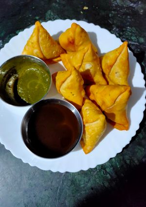 आलू समोसा (Aloo samosa recipe in hindi) रेसिपी मुख्य फोटो