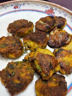 বেসন দিয়ে মাছের ডিমের বড়া (besan diye macher dimer bora recipe in Bengali) রেসিপির প্রধান ছবি