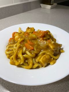 Una foto de Curry japonés con udón