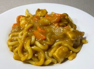 Una foto de Curry japonés con udón