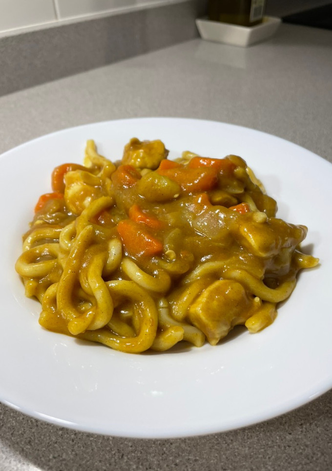 Una foto de Curry japonés con udón