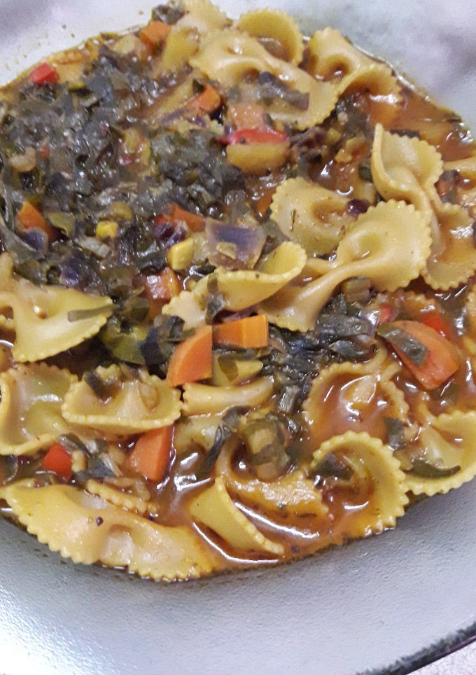 Una foto de Guiso de verduras y fideos