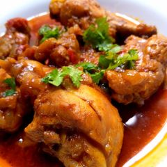 A picture of Dhaba style chicken curry.