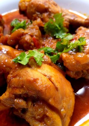 A picture of Dhaba style chicken curry.