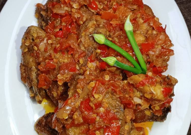 Siap Saji Ayam Balado Sedap Nikmat