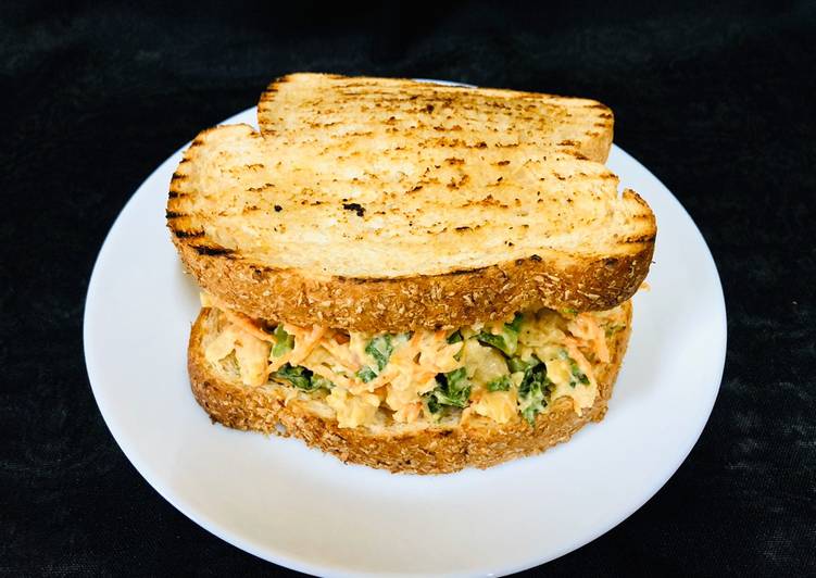 Chickpeas and vegetables sandwich