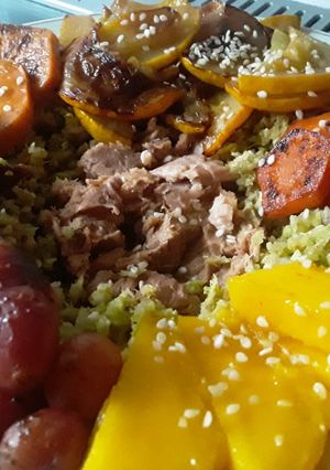 Una foto de "Poke bowl" de atún🥫 a mi manera... 🙄🥗🥙🍱😊