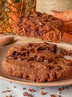 Una foto de Maxi cookie-brownie sin gluten al micro