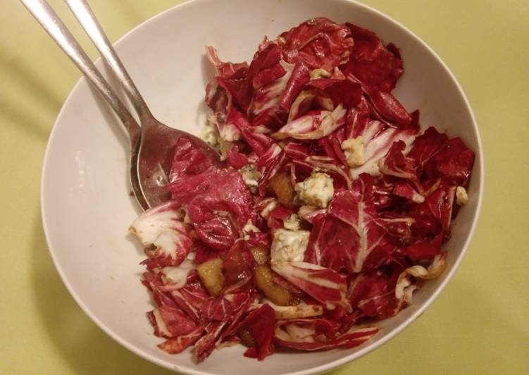 Radicchio mit Roquefort und karamellisierter Birne