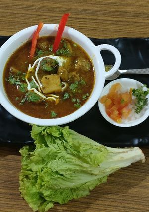 A picture of Potato and soyabadi in gravy.