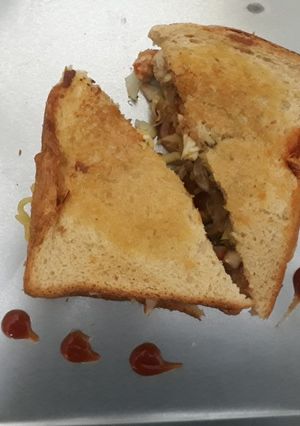 A picture of Maggie sandwich.