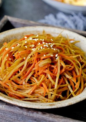 日式牛蒡蘿蔔絲 - 冰箱常備美味小菜 的食譜成品照片