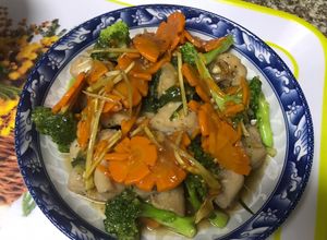 Hình của món Cá Basa hấp sốt dầu hào.