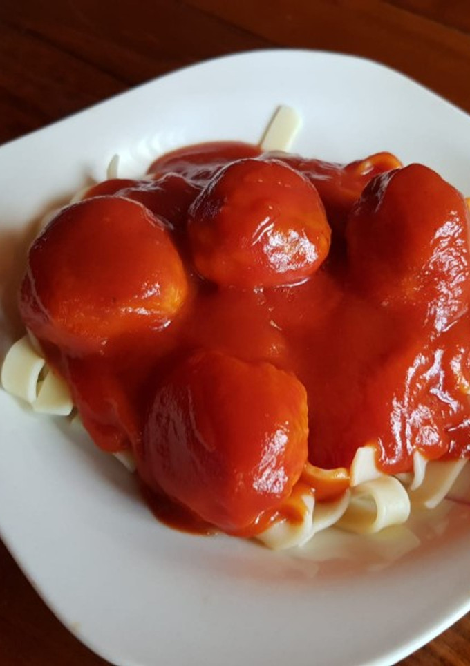 Una foto de Pasta con albóndigas en salsa