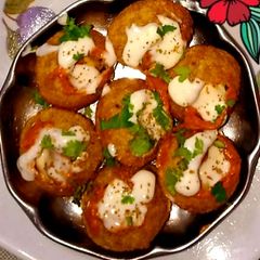A picture of Dahi puri chat.