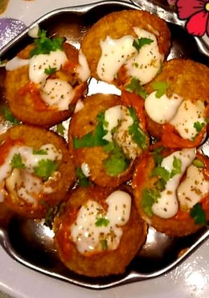 A picture of Dahi puri chat.