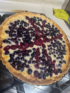 Una foto de Kuchen de arándanos y frambuesa