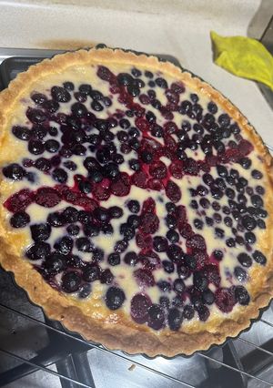 Una foto de Kuchen de arándanos y frambuesa