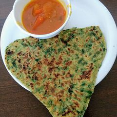 A picture of Methi paratha.