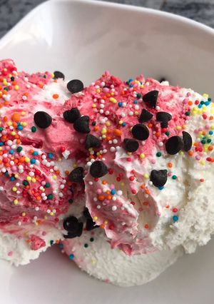 A picture of Homemade vanilla ice cream.