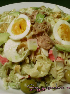 Una foto de Ensaladilla de pasta tricolor festiva