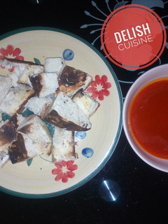 A picture of Roasted yam and palm oil.
