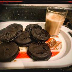 A picture of Chocopie.