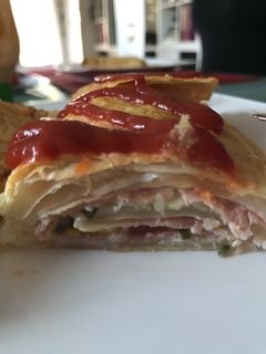Sonkás-sajtos párna recept fotója