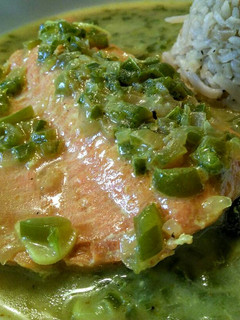 Una foto de Trucha al curry con leche de coco...!
