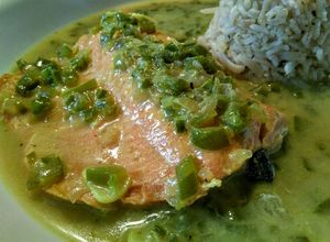 Una foto de Trucha al curry con leche de coco...!