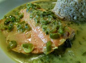 Una foto de Trucha al curry con leche de coco...!