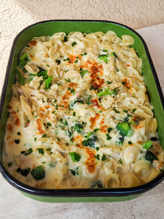 Una foto de Fideos gratinados en salsa de brócoli 🥦 y pollo 🍗