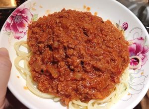 Hình của món Mì ý sốt bò bằm.