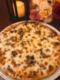 بيتزا بالزيتون 🍕