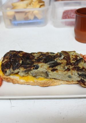 Foto principal de Tortilla cuadrada de berenjena y queso