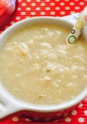 A picture of Baby food: Oats and apple porridge.