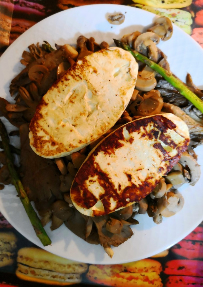 Una foto de Queso Ventero a la plancha con Verduras