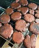 Vào bếp cùng con: bánh quy sô cô la cho Halloween (bánh quy bóng đêm) nướng bằng chảo