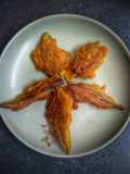 কাঁচা লঙ্কার পকোড়া (kacha lonka pakora recipe in Bengali)